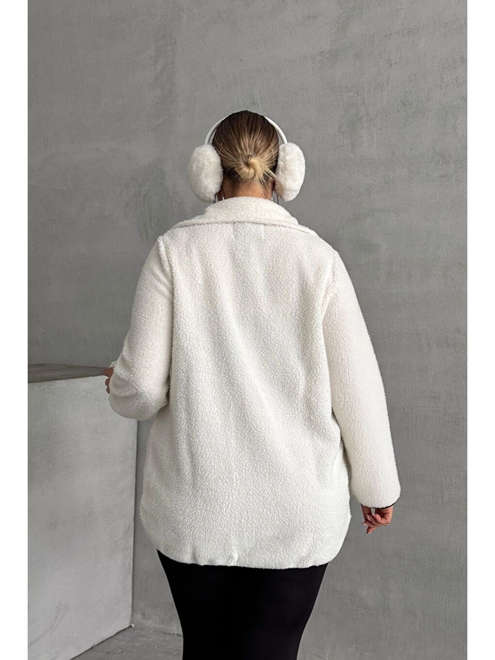 Ekru Büyük Beden Önü Kapamalı Cepli Uzun Kollu Pelüş Mont 301816-7