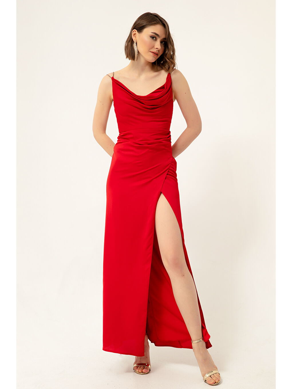 Kadın Kırmızı Taş Askılı Degaje Yaka Saten Abiye Elbise-2