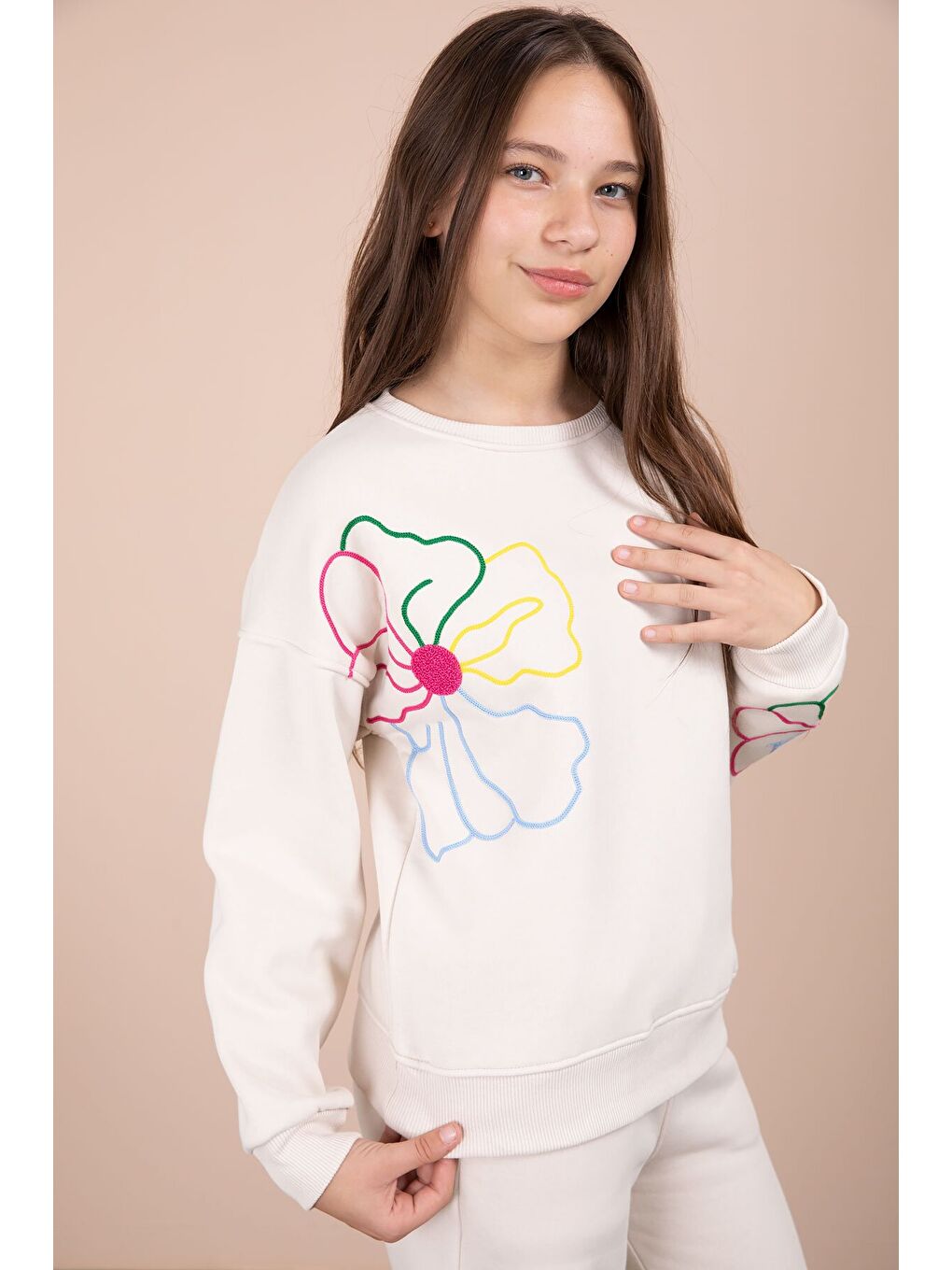 Ekru Krem Çiçek Nakış Detaylı Geniş Paça Kız Çocuk Şardonlu Takım 23284-1