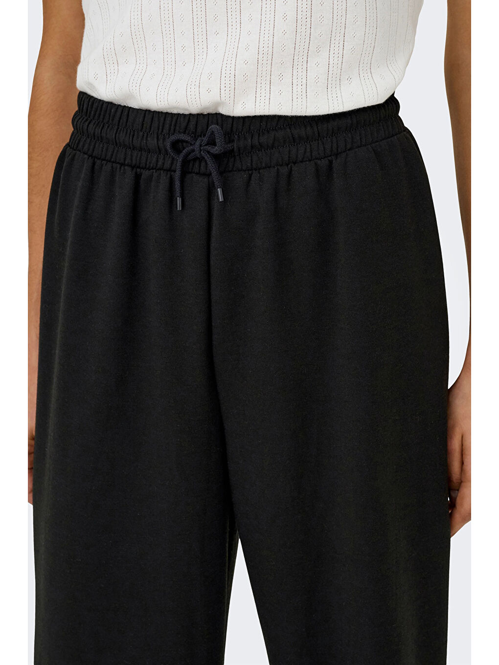 Siyah Onlscarlett Regular Fit Normal Bel Geniş Paça Eşofman Altı 15346400-2