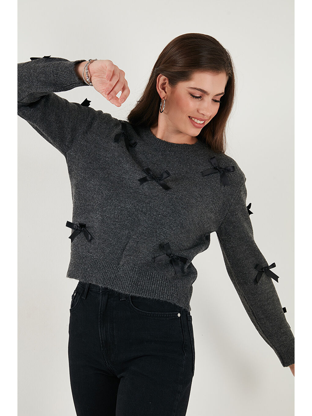 Antrasit Premium Regular Fit Bisiklet Yaka Fiyonk Detaylı Triko Kazak 680KZ00155-4