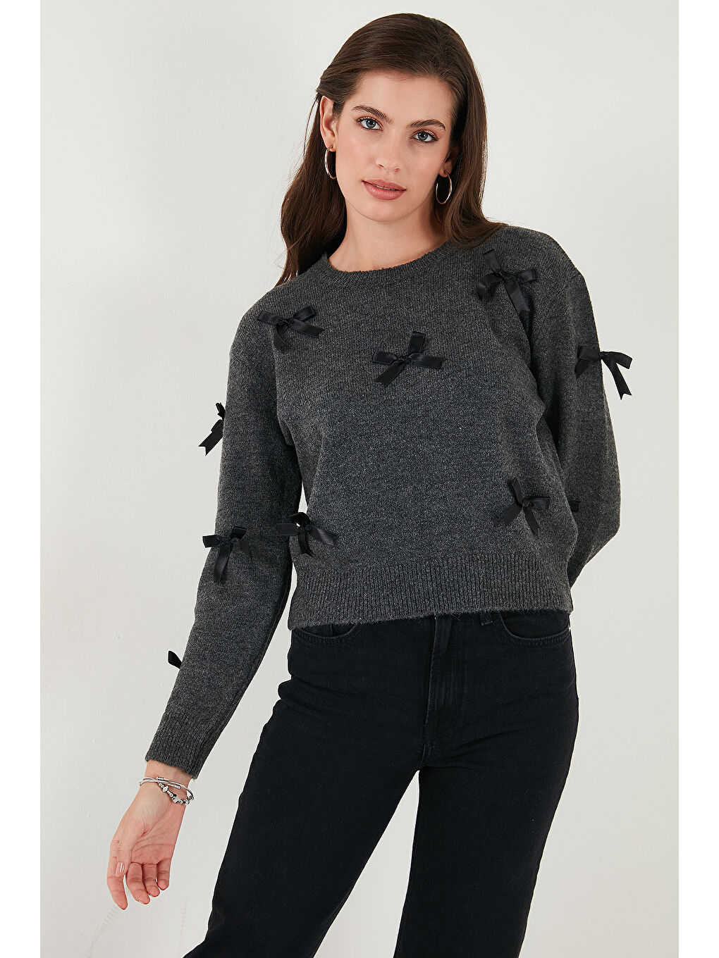 Antrasit Premium Regular Fit Bisiklet Yaka Fiyonk Detaylı Triko Kazak 680KZ00155-5