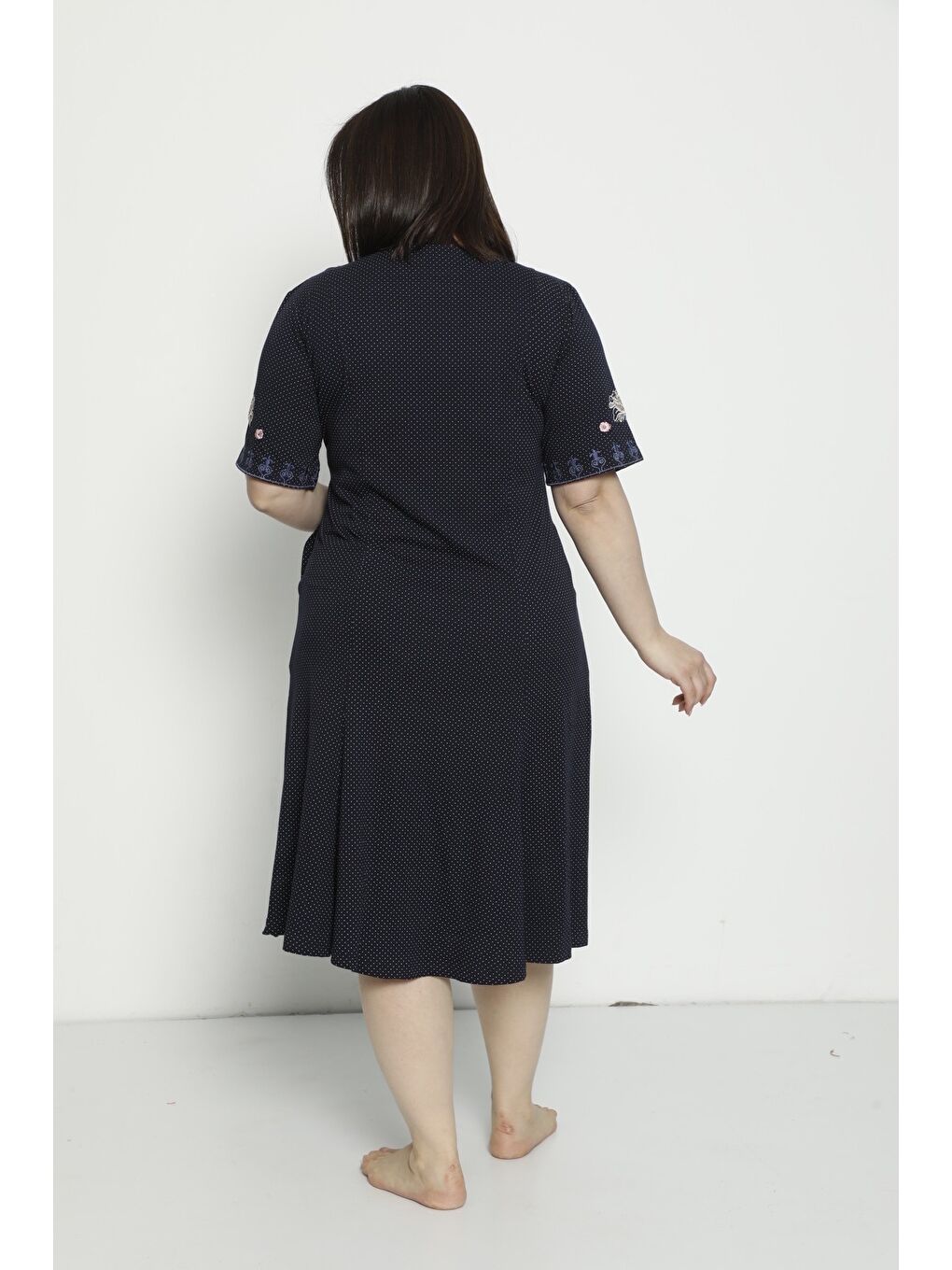Lacivert Puantiyeli Cepli Nakış Detaylı Büyük Beden Kısa Kollu Penye Modal Pamuklu Elbise-3