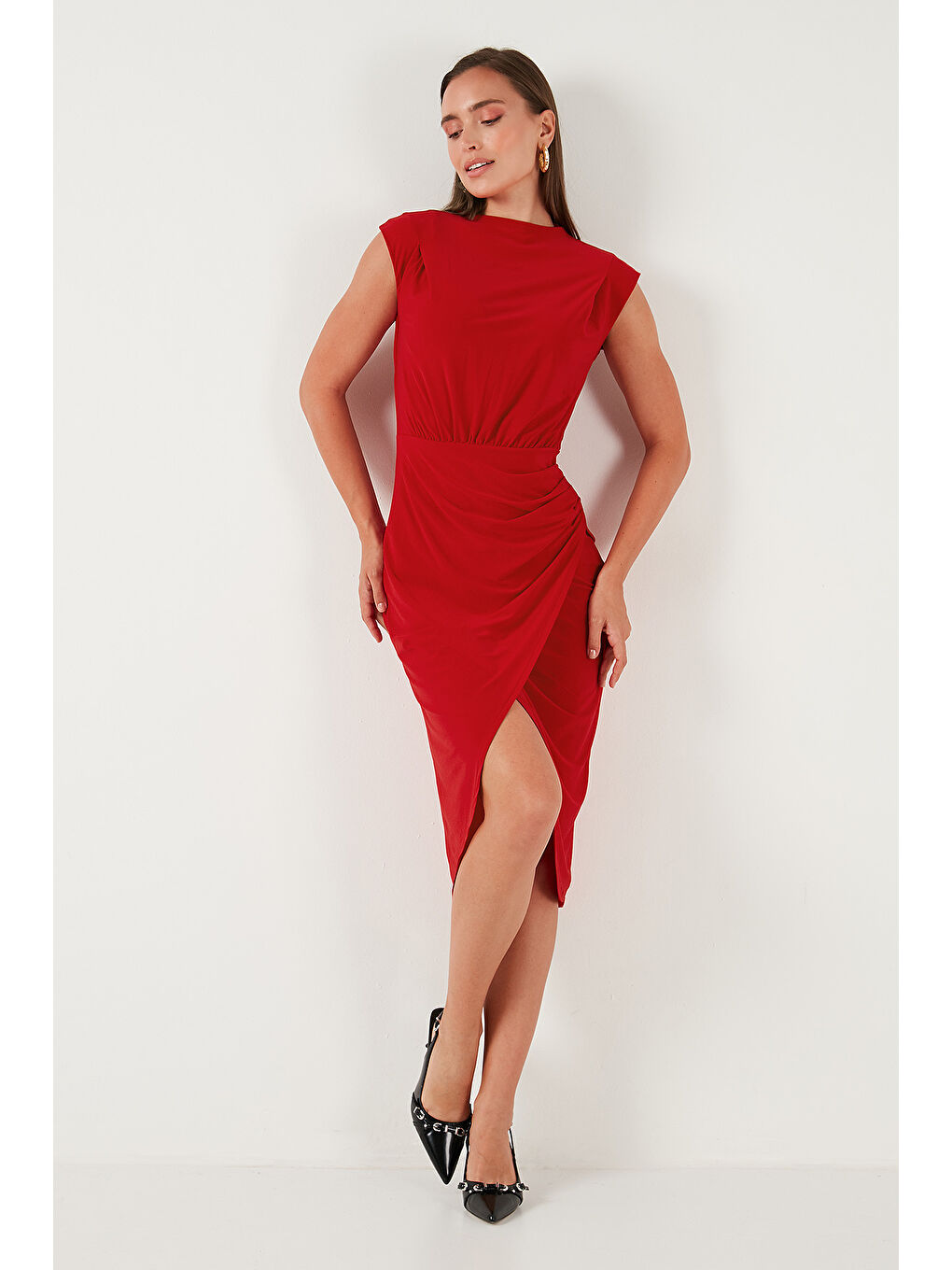 Kırmızı Drape ve Yırtmaç Detaylı Sıfır Yaka Kolsuz Midi Boy Elbise 611EL694-2