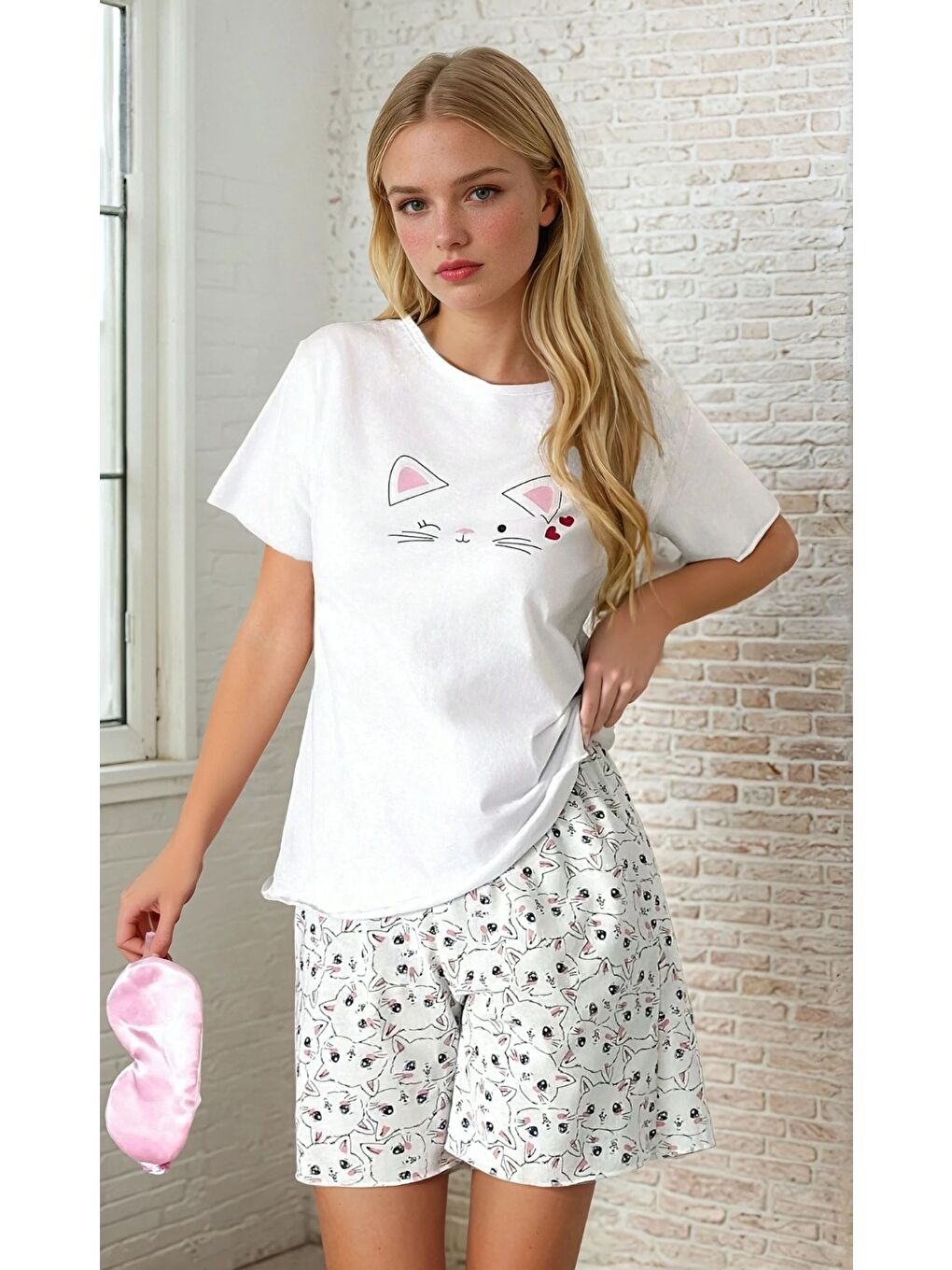 Beyaz Kısa Kol Kedi Baskılı Şortlu Pijama Takımı