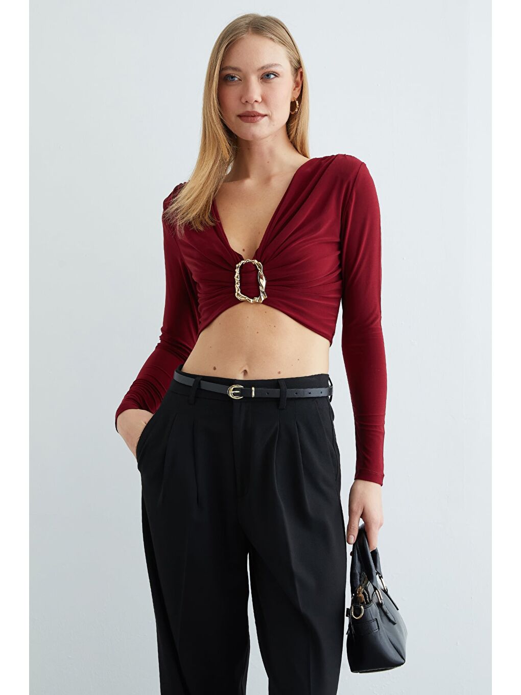 Bordo Drapeli Tokalı Omuz Vatkalı Crop Bluz