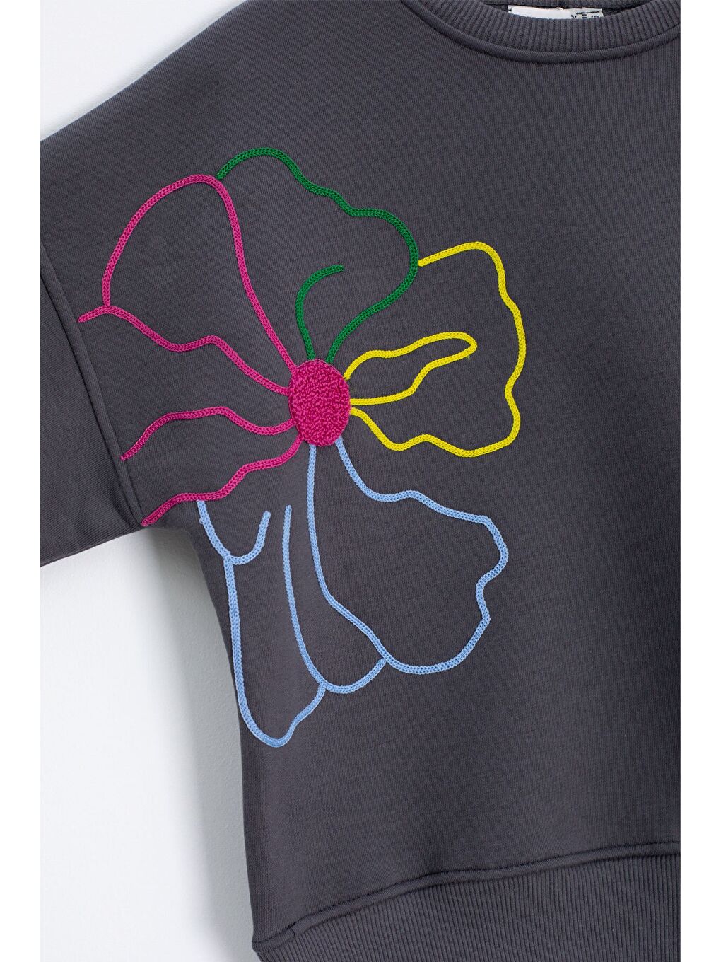 Gri Füme Çiçek Nakış Detaylı Geniş Paça Kız Çocuk Şardonlu Takım 23285-4