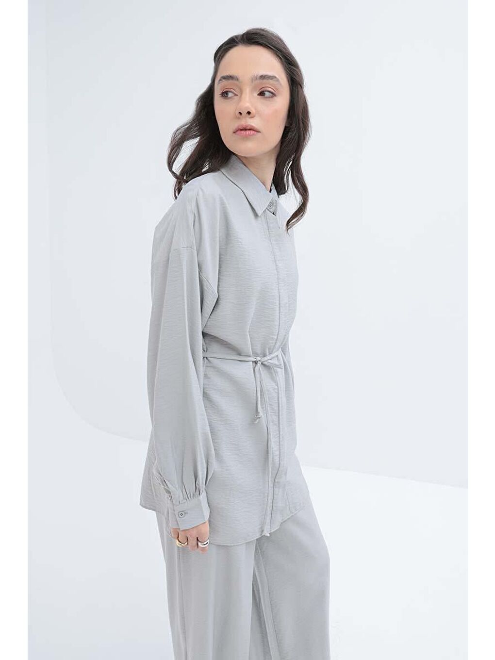 Gri-İnce Kuşaklı Gömlek