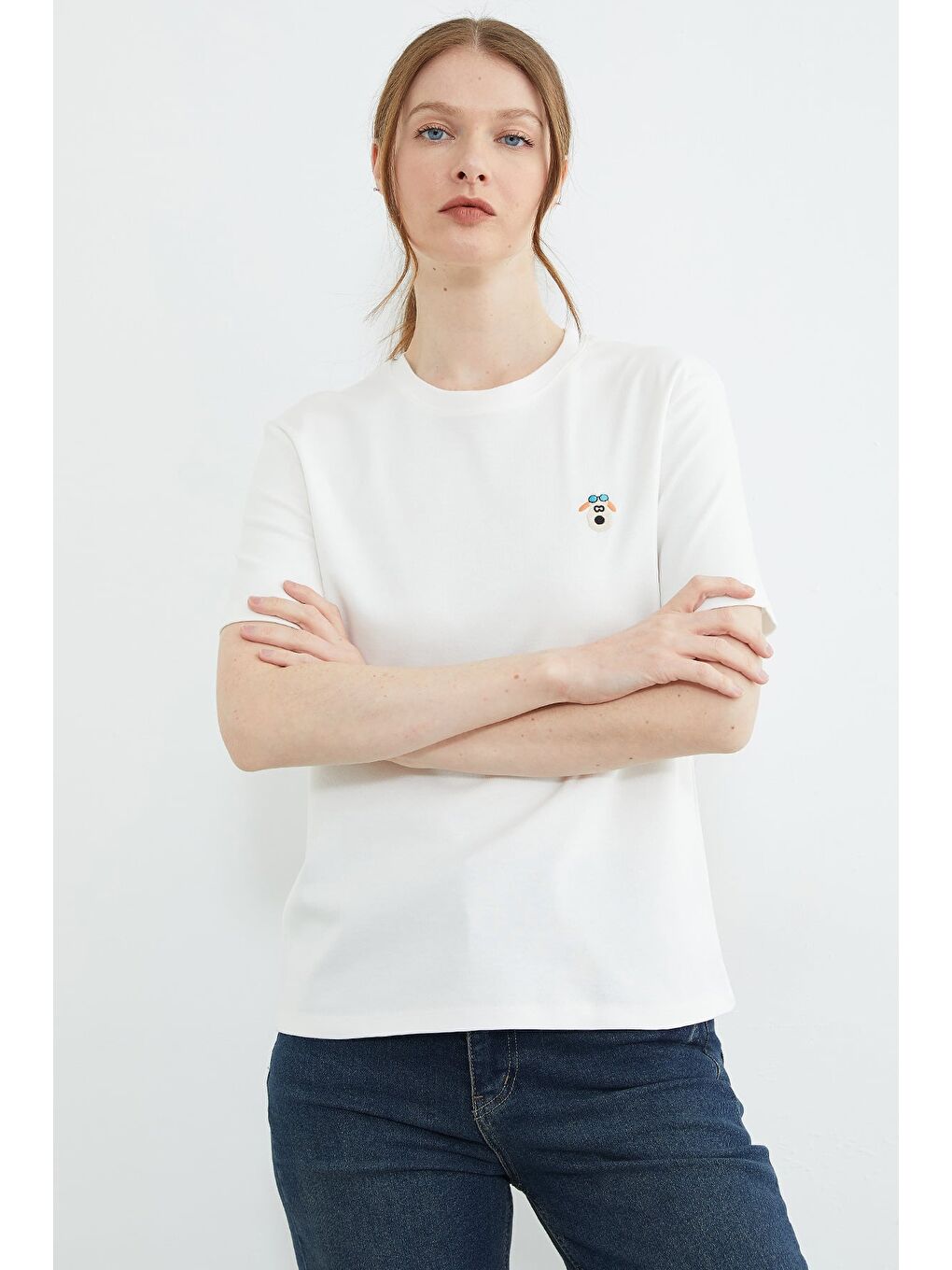 Beyaz Köpek Nakışlı Bisiklet Yaka Tişört-2