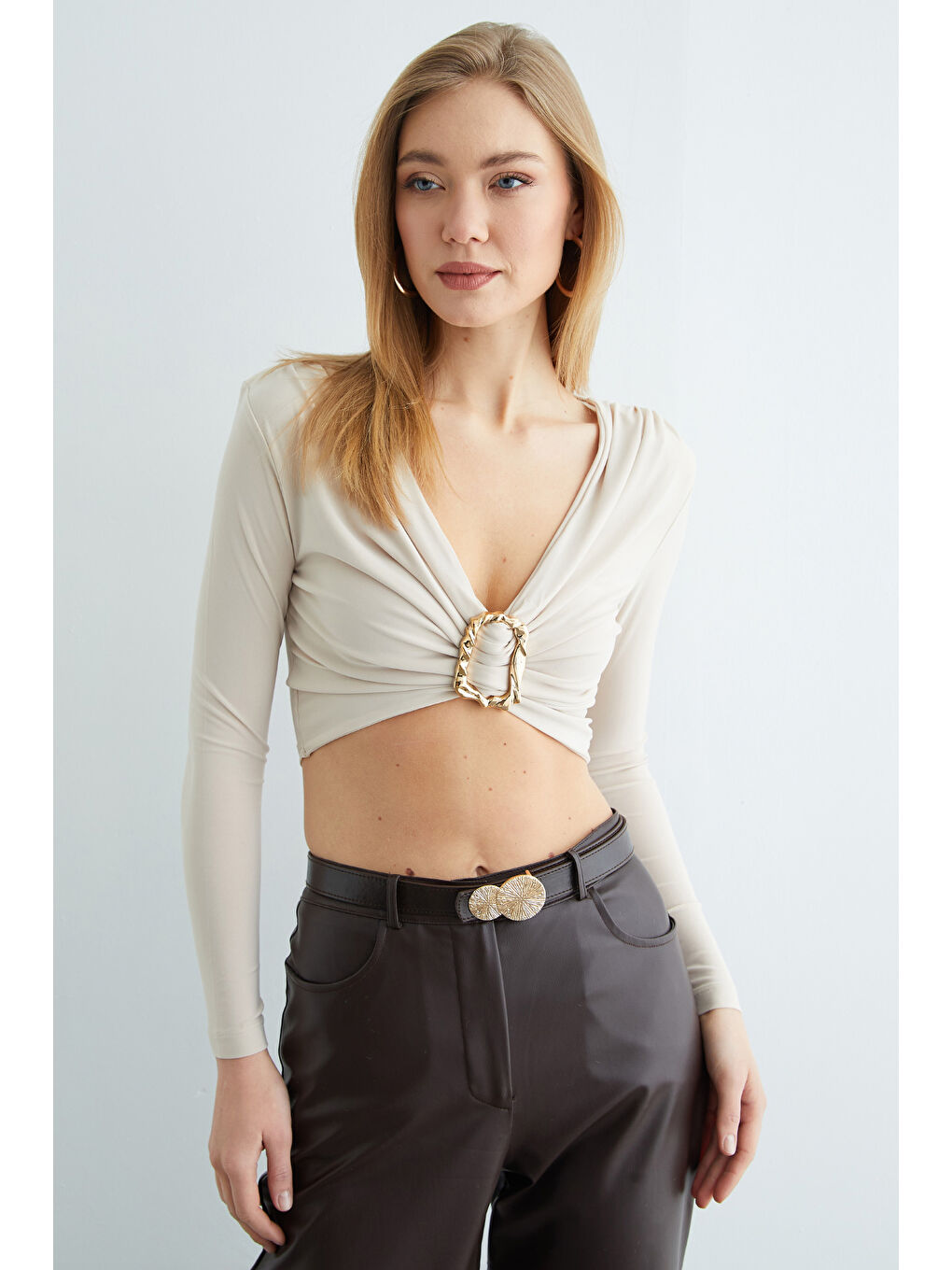 Bej Drapeli Tokalı Omuz Vatkalı Crop Bluz-2