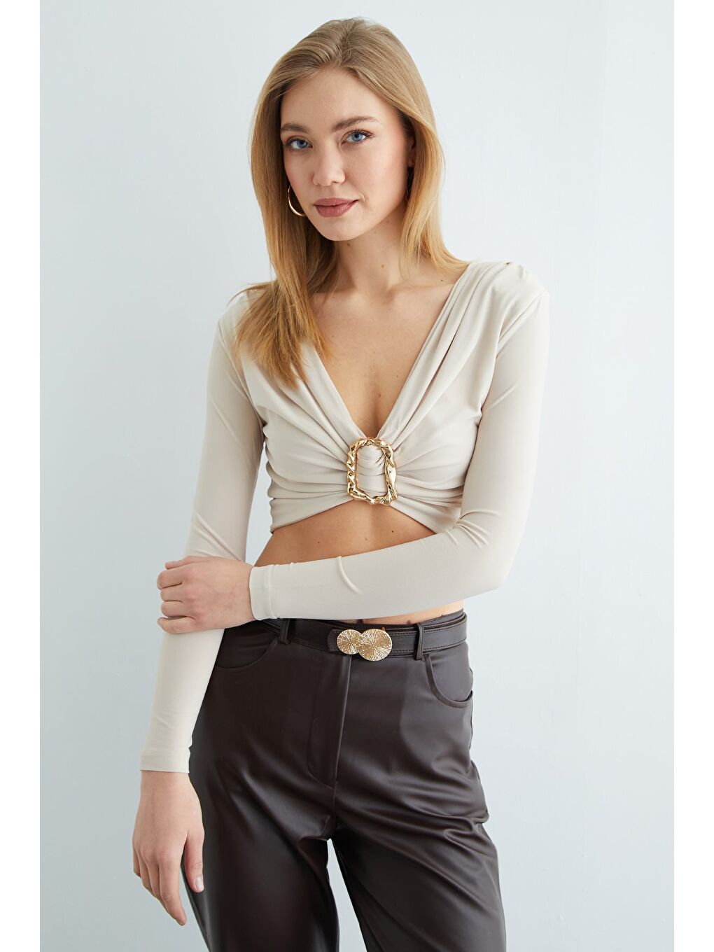 Bej Drapeli Tokalı Omuz Vatkalı Crop Bluz-3