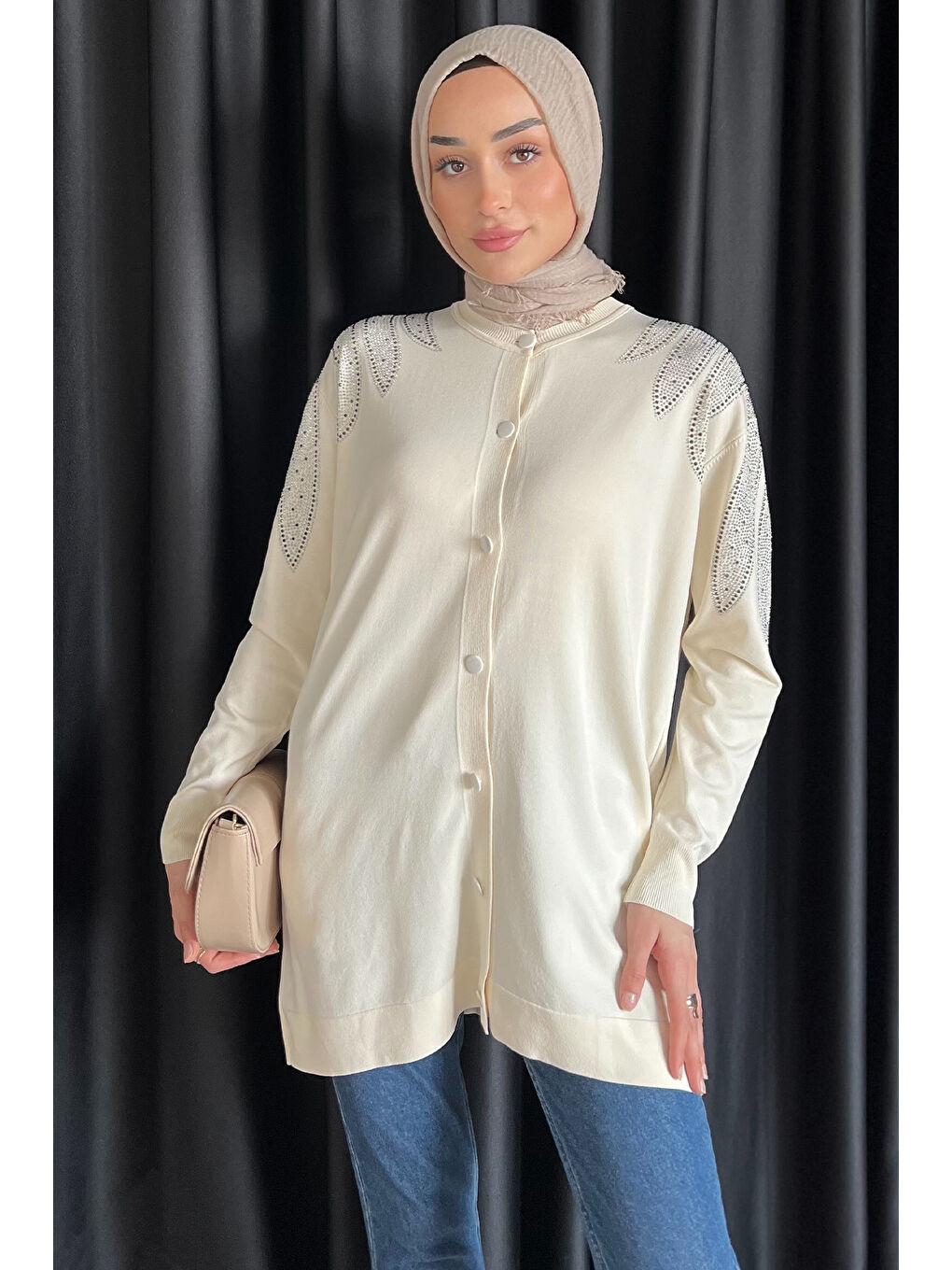 Ekru Taş İşlemeli Düğmeli Tesettür Triko Hırka-1