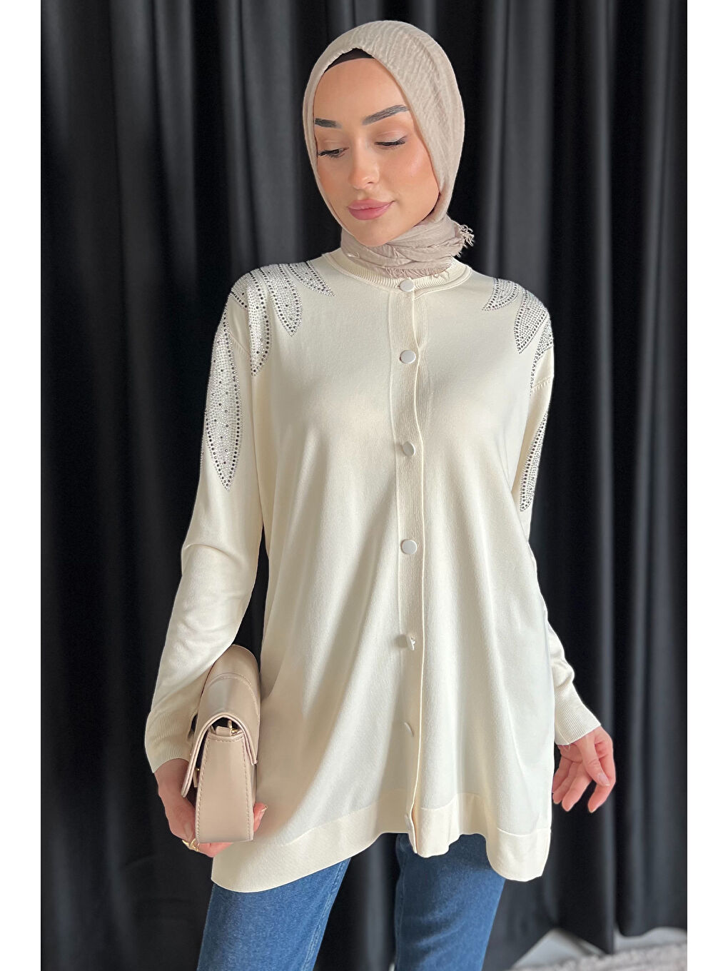 Ekru Taş İşlemeli Düğmeli Tesettür Triko Hırka-2