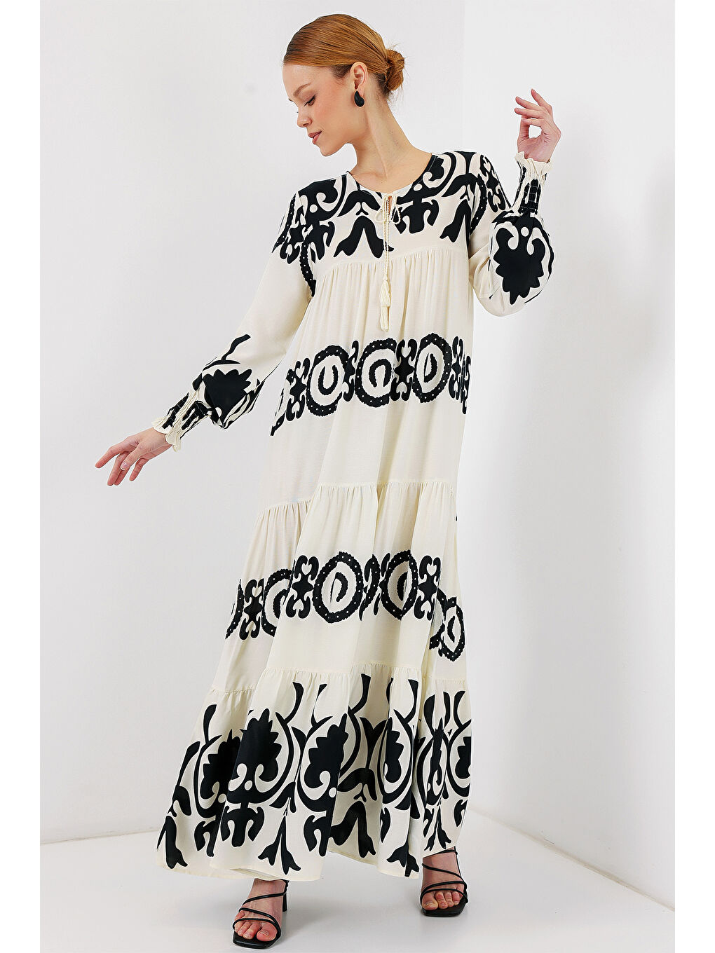 1947 Desenli Uzun Elbise - B.Beyaz