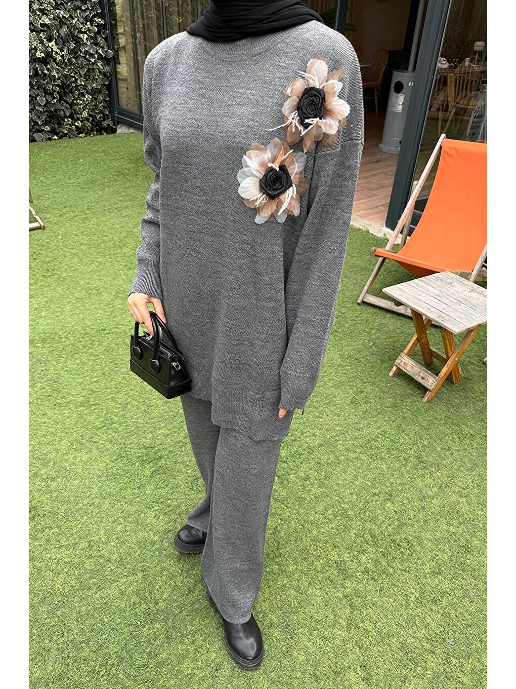 Gri Aksesuarlı Triko Takım Füme-2