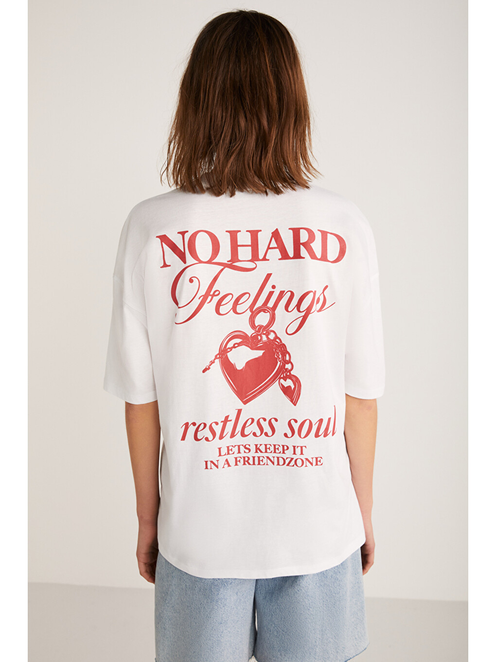 Luck Kadın Ön Ve Arka Kırmızı Yazı Detaylı Beyaz T-shirt-4