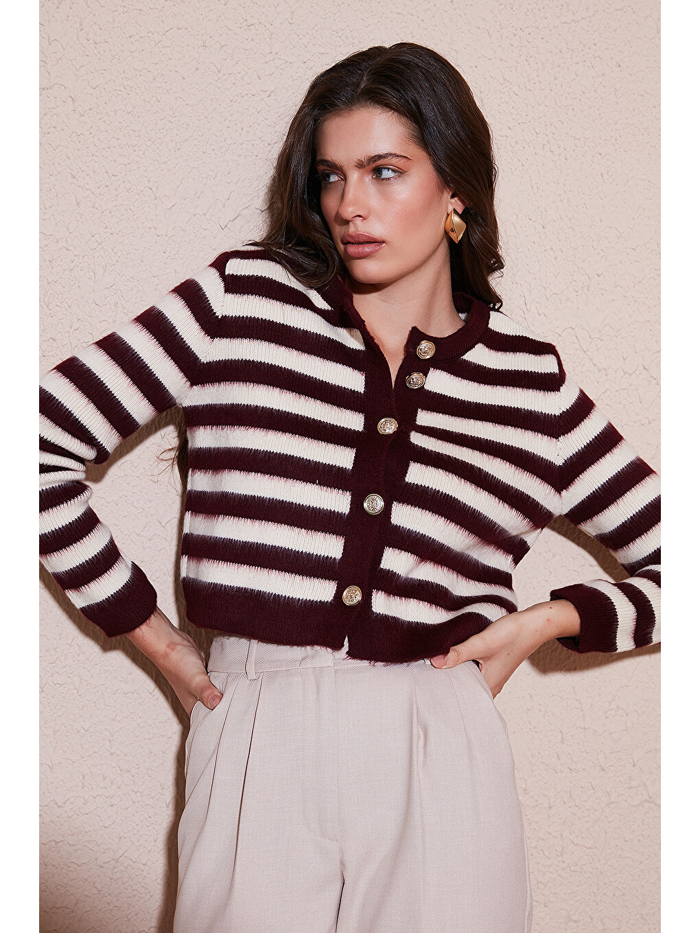 Bordo Çizgili Oversize Fit Bisiklet Yaka Düğmeli Crop Triko Hırka 4615567