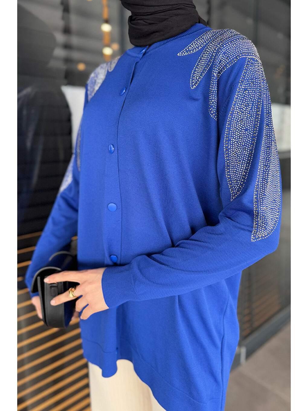 Mavi Taş İşlemeli Düğmeli Tesettür Triko Hırka-5