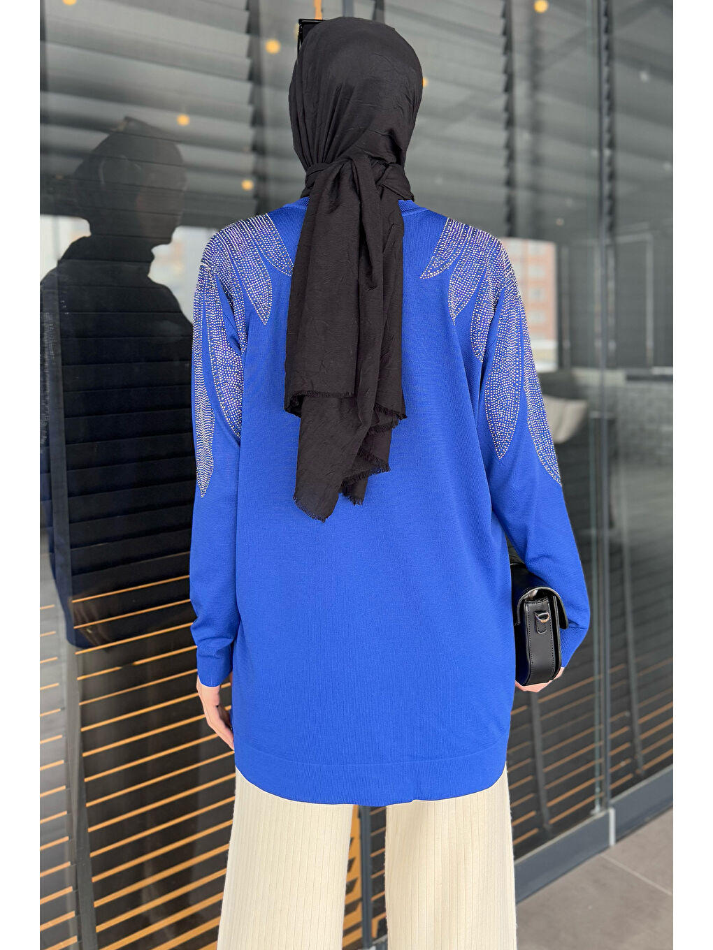 Mavi Taş İşlemeli Düğmeli Tesettür Triko Hırka-6