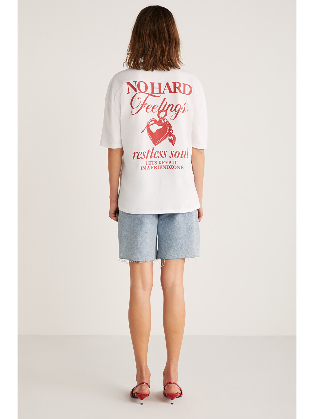 Luck Kadın Ön Ve Arka Kırmızı Yazı Detaylı Beyaz T-shirt-5
