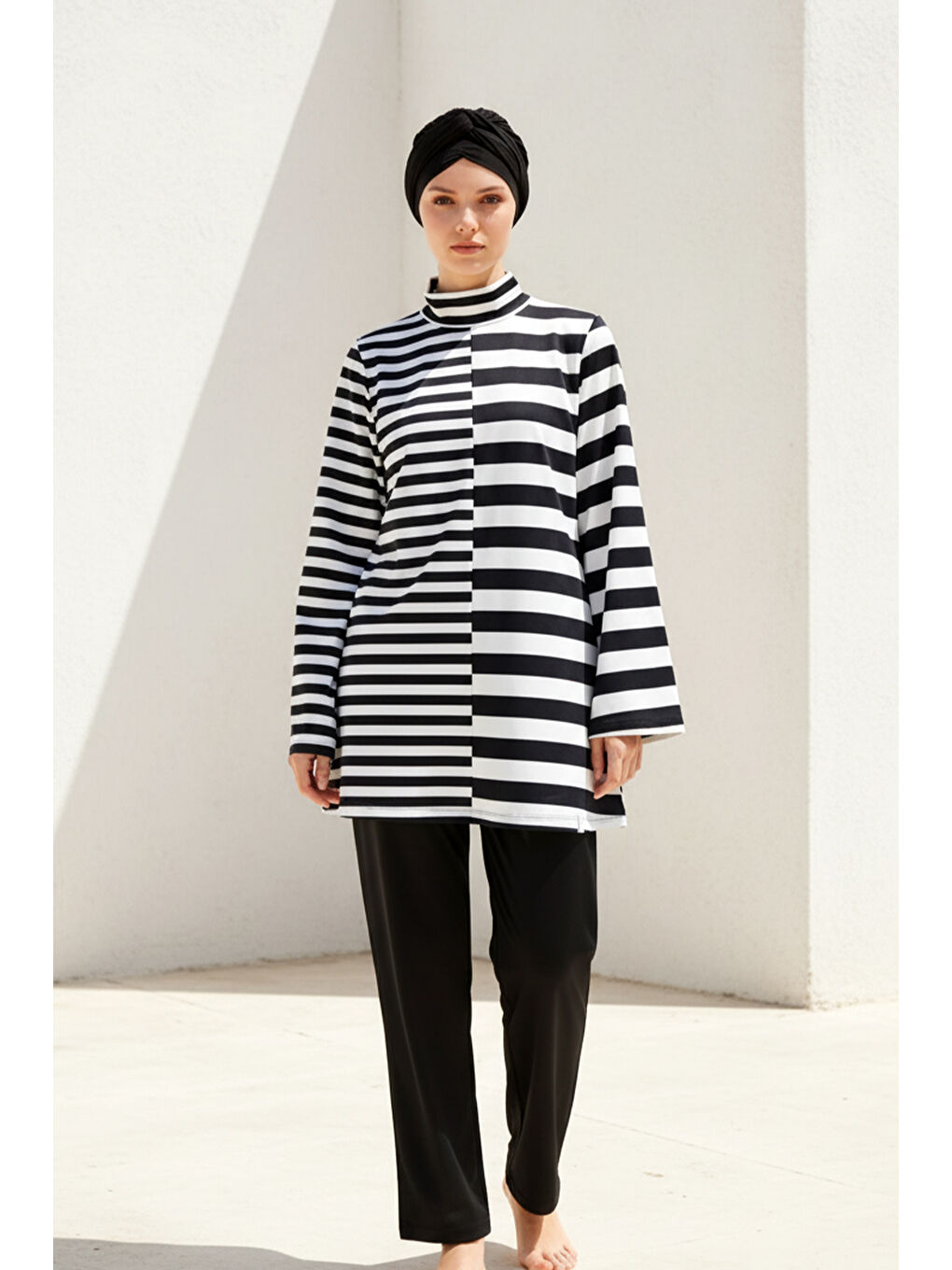 Siyah Tam Kapalı Tesettür Mayo 1951