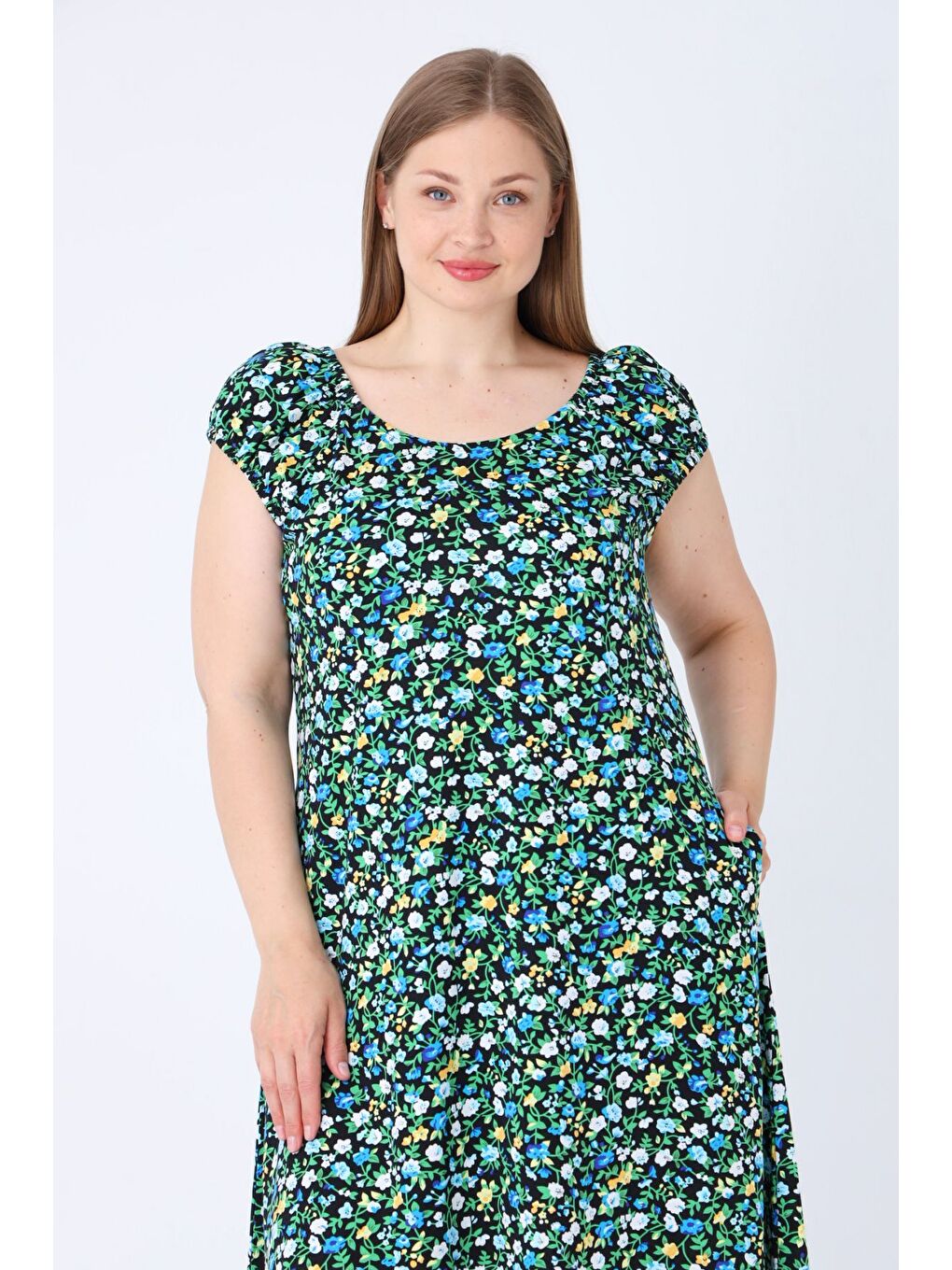 Siyah Çiçek Desenli Askılı Cepli Pamuklu Kadın Büyük Beden Elbise-3