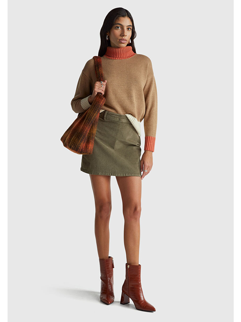 Kadın Açık Kahverengi Akrilik ve Yün Karışımlı Çok Renkli Balıkçı Yaka Kazak-4