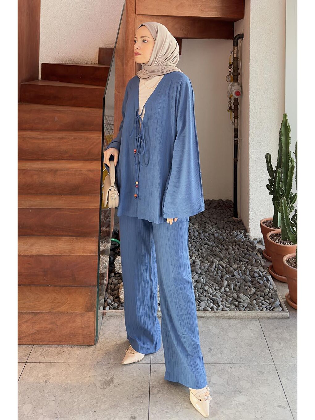 Önü Bağcıklı Bluz-Pantolonlu İkili Tesettür Takım Mavi-1
