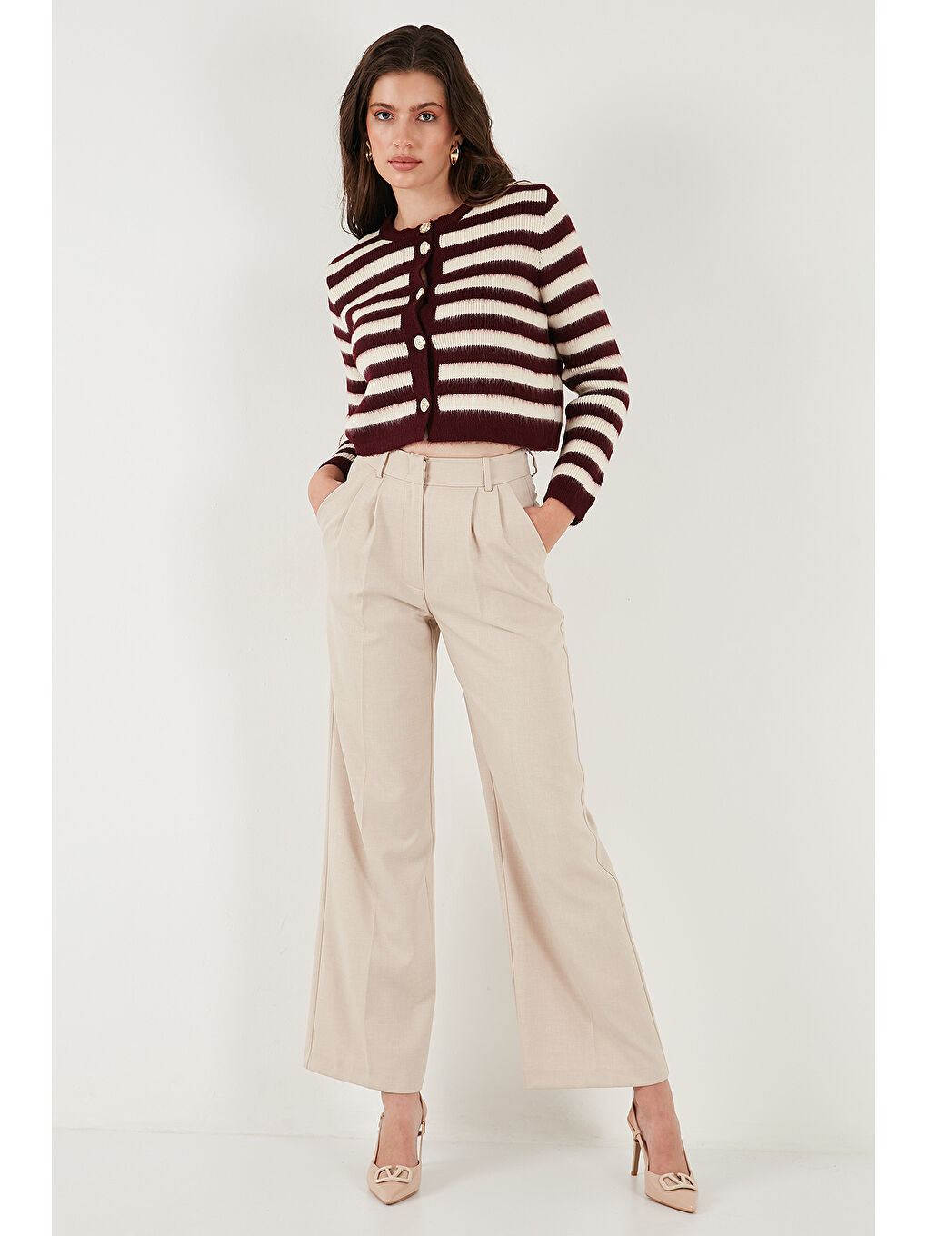 Bordo Çizgili Oversize Fit Bisiklet Yaka Düğmeli Crop Triko Hırka 4615567-2