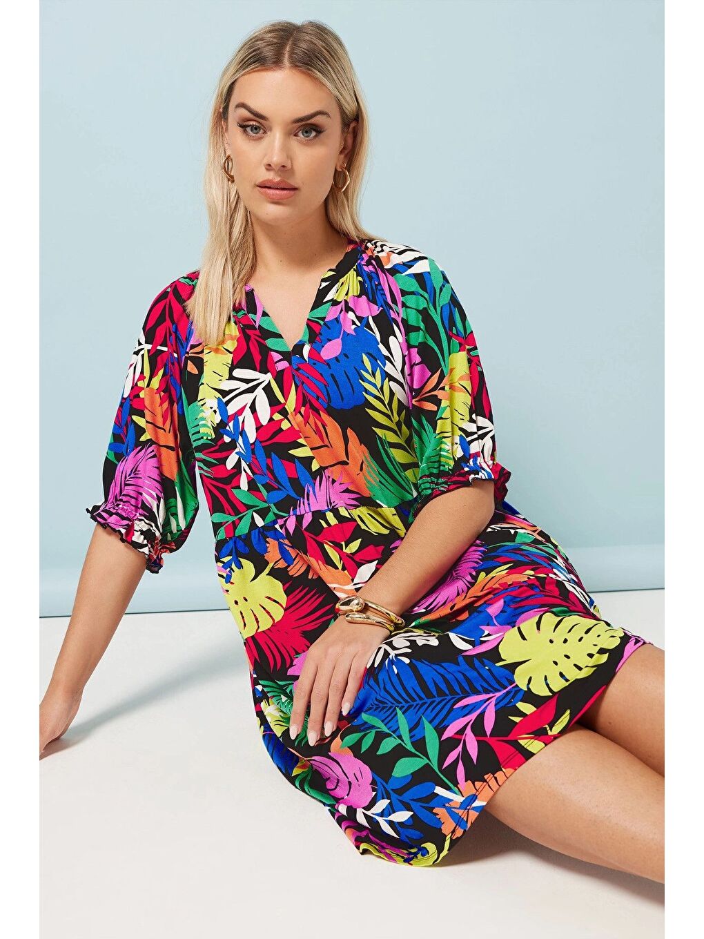 Karışık Büyük Beden V Yaka Çiçek Desenli Mini Elbise 304070-1