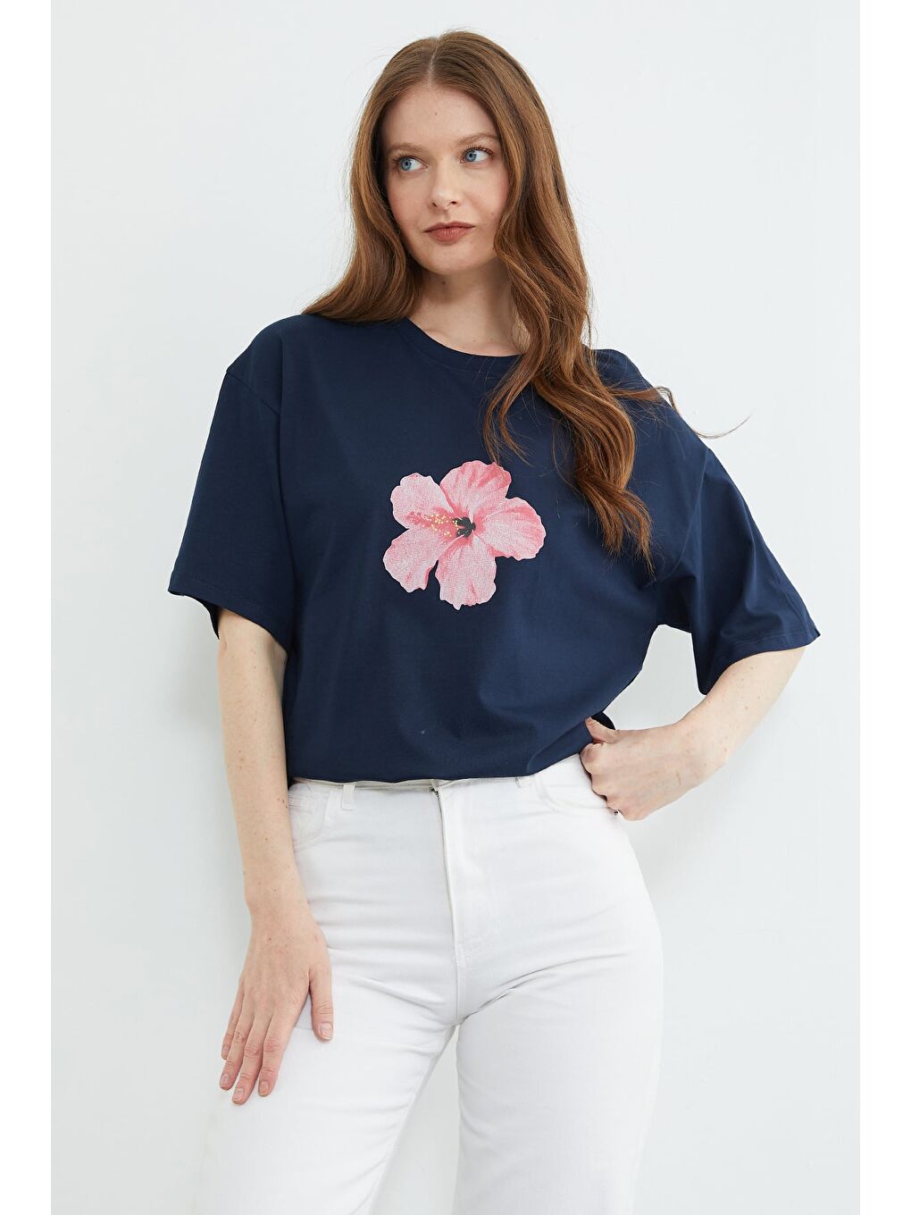 Lacivert Hibiscus Çiçeği Baskılı Oversize Tişört-1