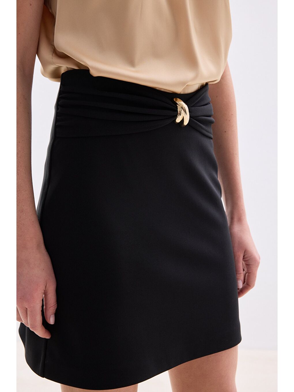 Bel Aksesuarlı Mini Etek - Siyah-3