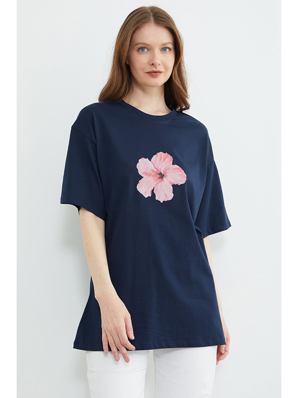 Lacivert Hibiscus Çiçeği Baskılı Oversize Tişört-2