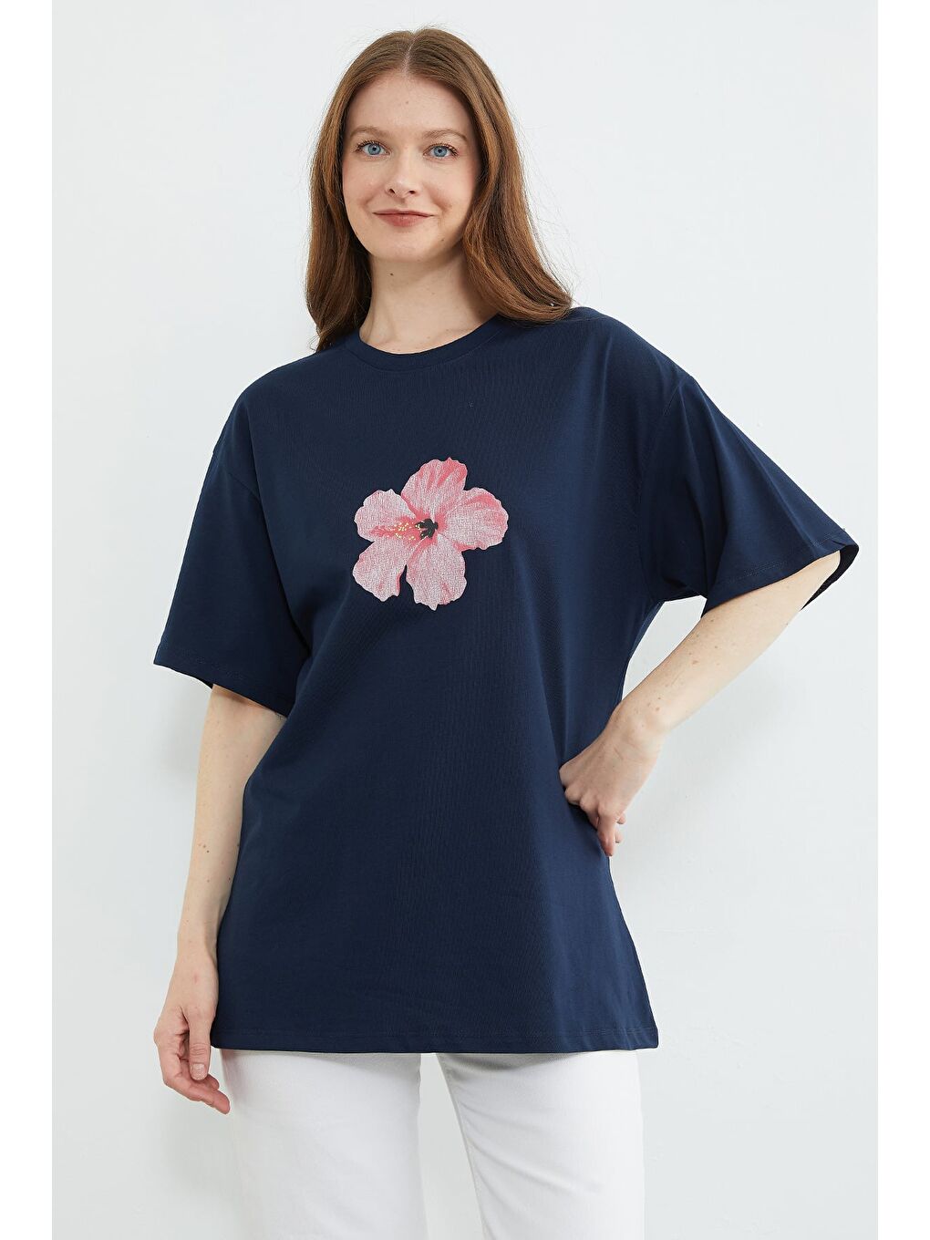 Lacivert Hibiscus Çiçeği Baskılı Oversize Tişört-3