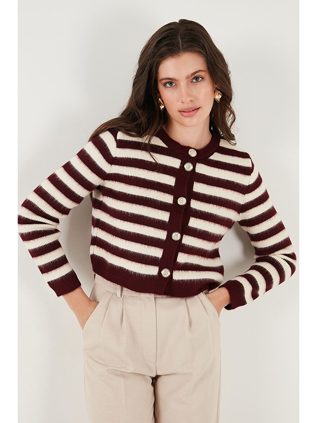 Bordo Çizgili Oversize Fit Bisiklet Yaka Düğmeli Crop Triko Hırka 4615567-4