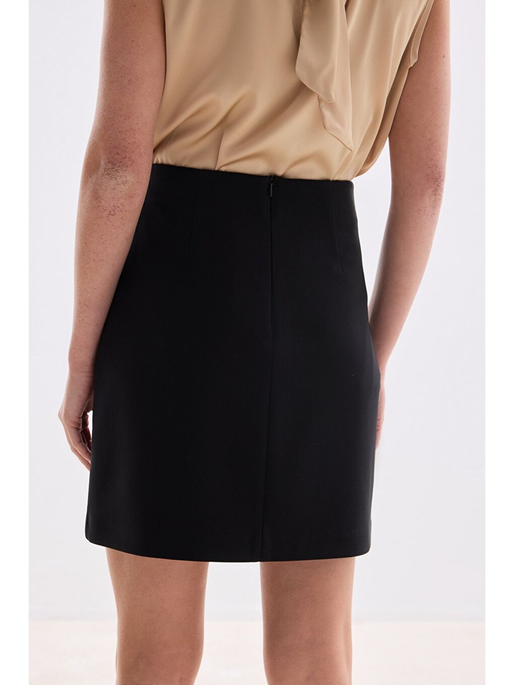 Bel Aksesuarlı Mini Etek - Siyah-4