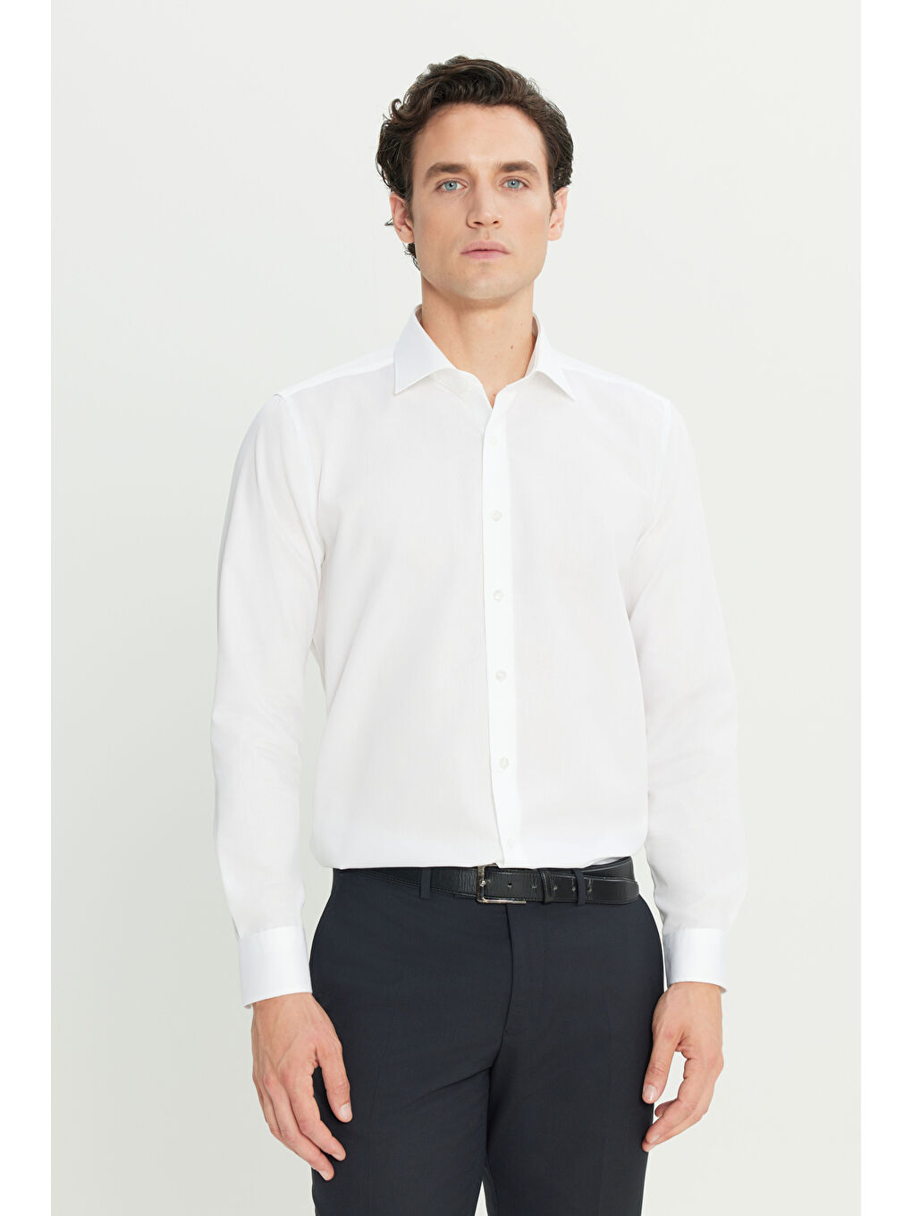 Erkek Beyaz Non-Iron %100 Pamuk Tailored Slim  Fit Dar Kesim Klasik Yaka Gömlek