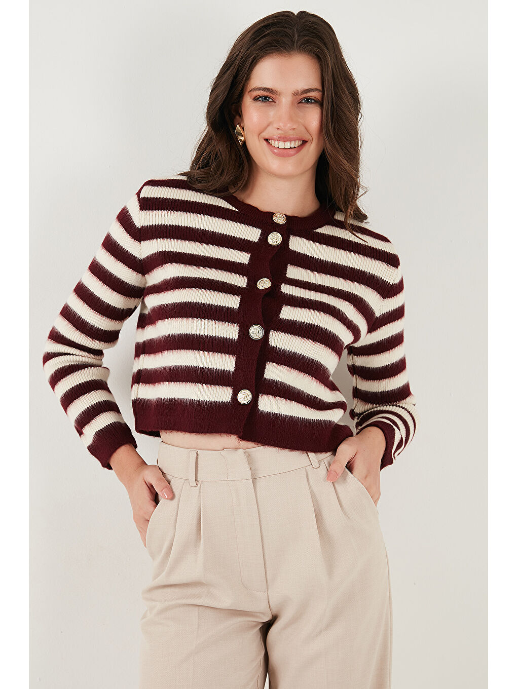 Bordo Çizgili Oversize Fit Bisiklet Yaka Düğmeli Crop Triko Hırka 4615567-5