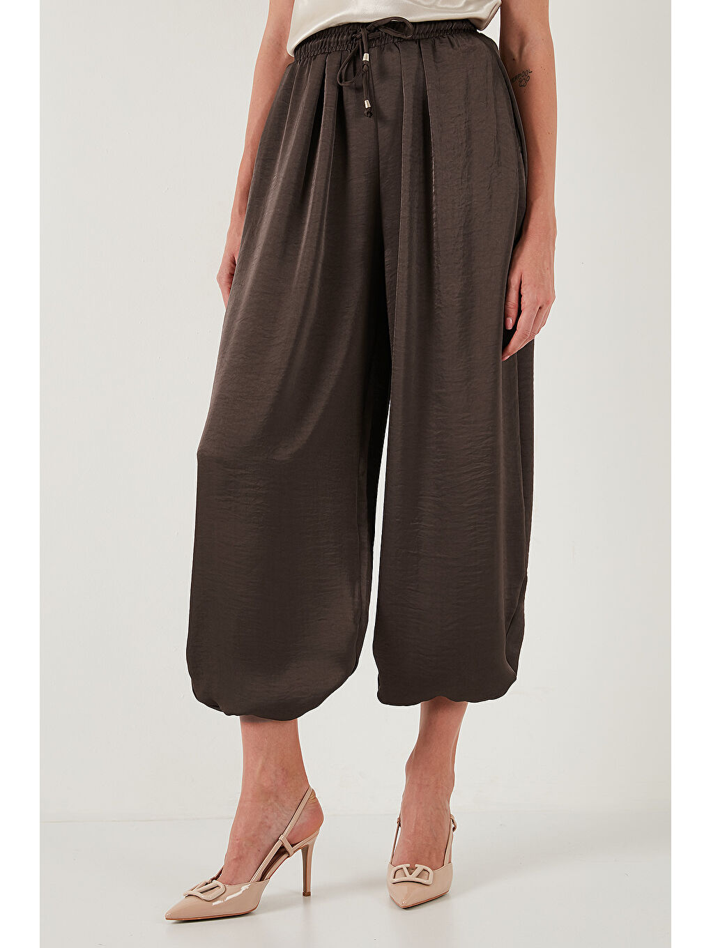 Kahverengi Oversize Bağlamalı Balon Paça Saten Şalvar Pantolon 68351199-1