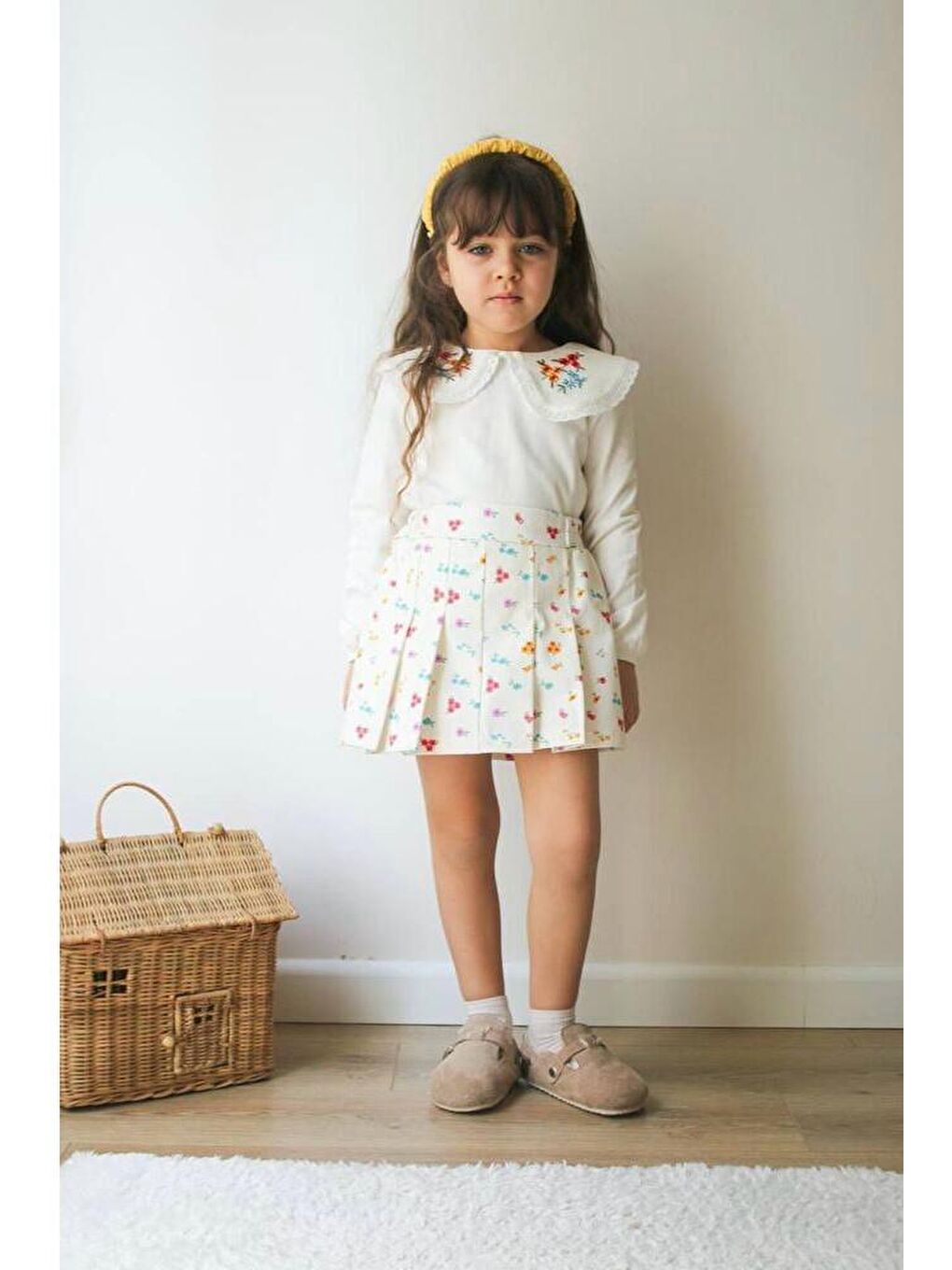 Beyaz Kız Çocuk Pamuklu Ekru Nakış Detaylı Tişört Ve Çiçek Desenli Etek Takım