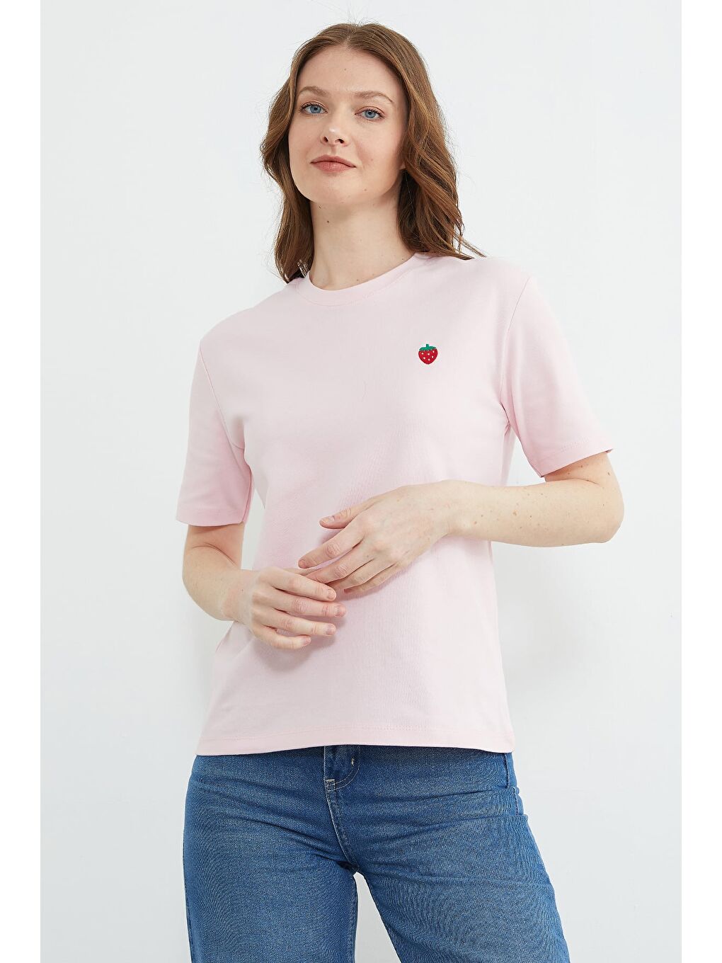 Pembe Çilek Nakışlı Bisiklet Yaka Tişört-2