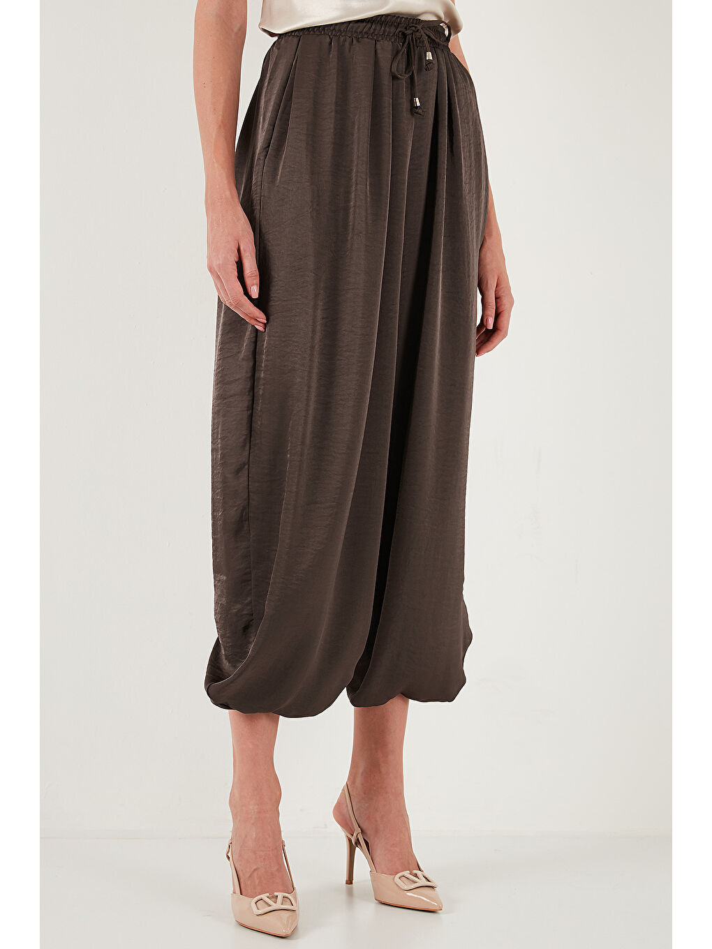 Kahverengi Oversize Bağlamalı Balon Paça Saten Şalvar Pantolon 68351199-3
