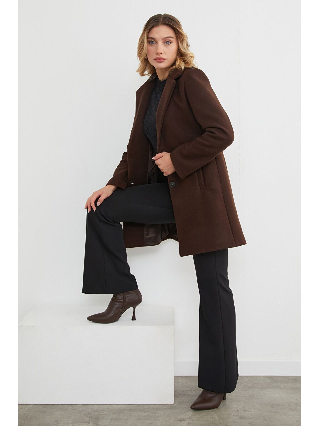 Kahverengi Kruvaze Yaka Cepli Kaşe Kaban