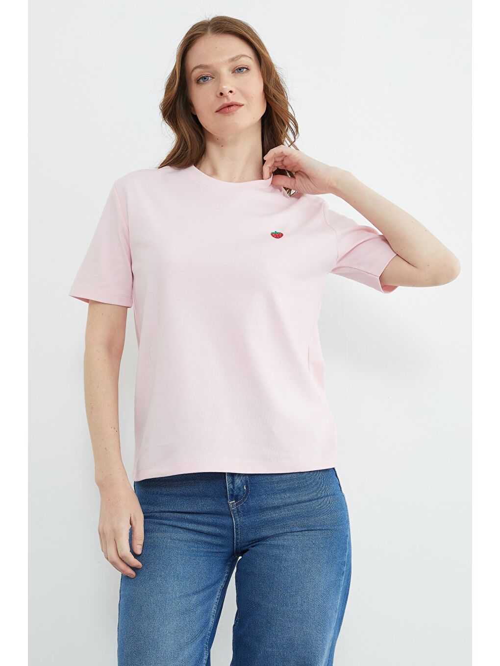 Pembe Çilek Nakışlı Bisiklet Yaka Tişört-4