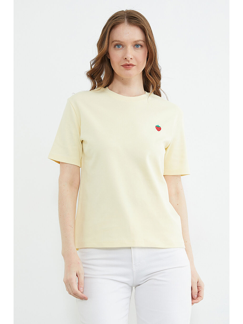 Sarı Çilek Nakışlı Bisiklet Yaka Tişört-1