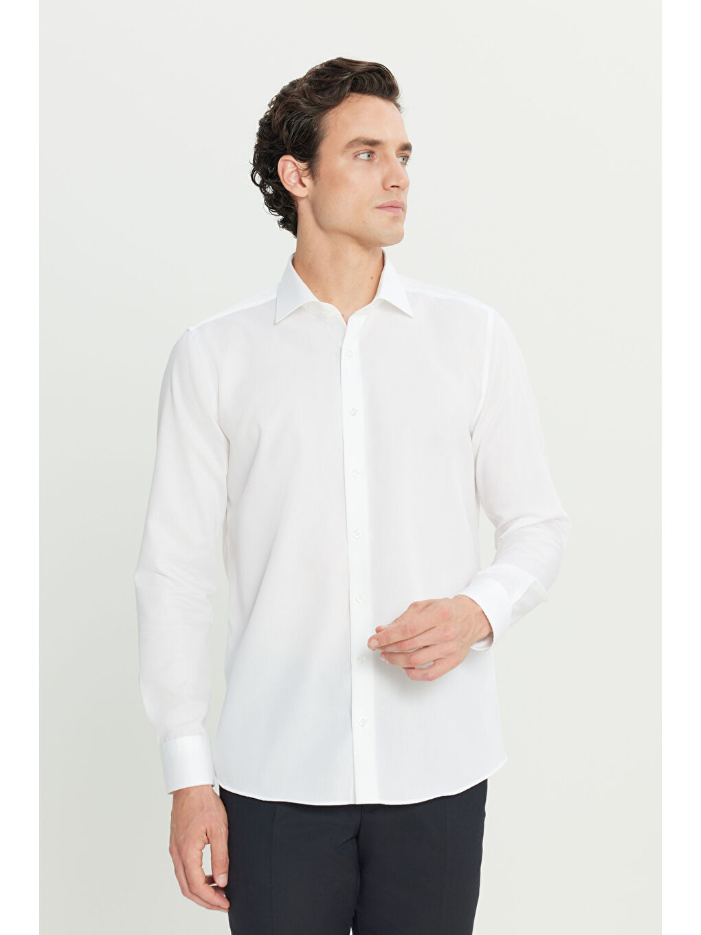 Erkek Beyaz Non-Iron %100 Pamuk Tailored Slim  Fit Dar Kesim Klasik Yaka Gömlek-2