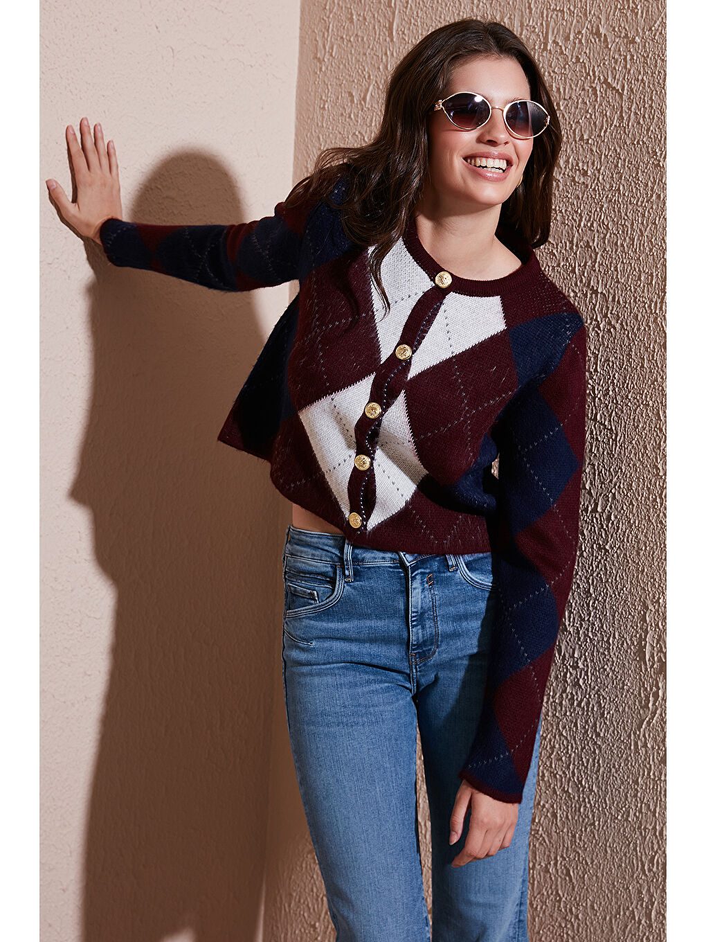 Bordo Regular Fit Bisiklet Yaka Baklava Desenli Düğmeli Crop Hırka 4615570-1