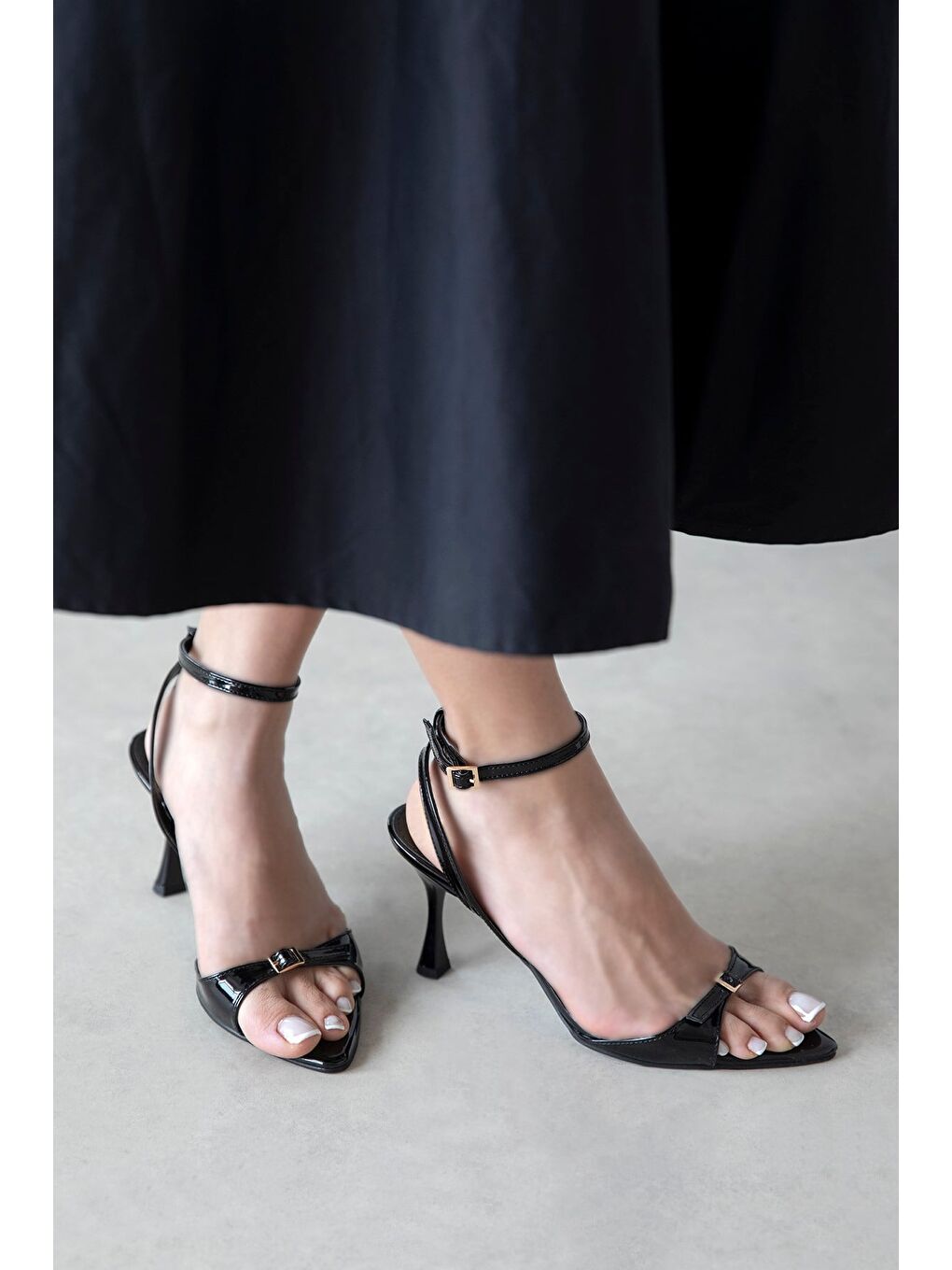 Megy Kadın Topuklu Rugan Ayakkabı Siyah-1