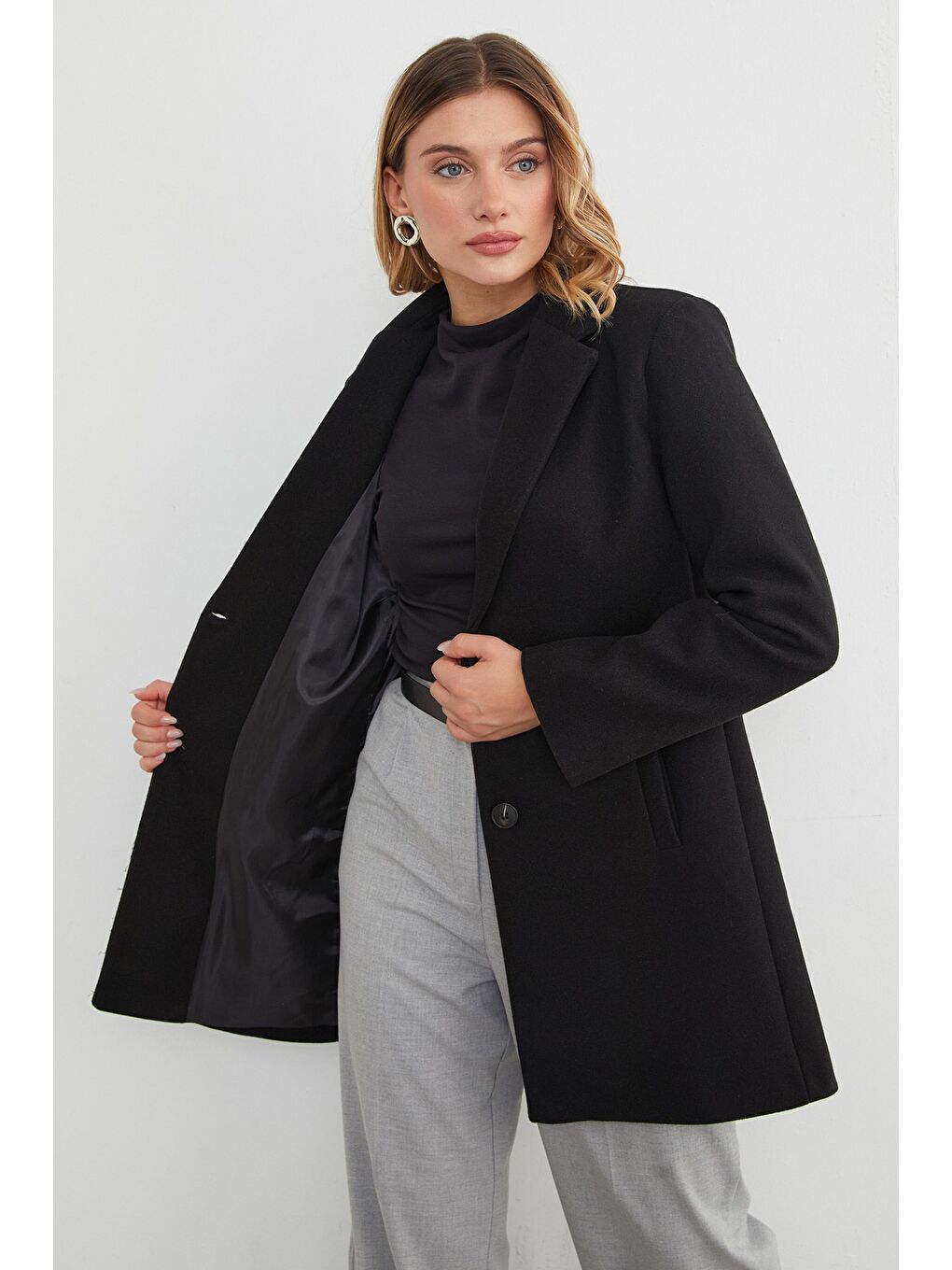 Siyah Kruvaze Yaka Cepli Kaşe Kaban-1