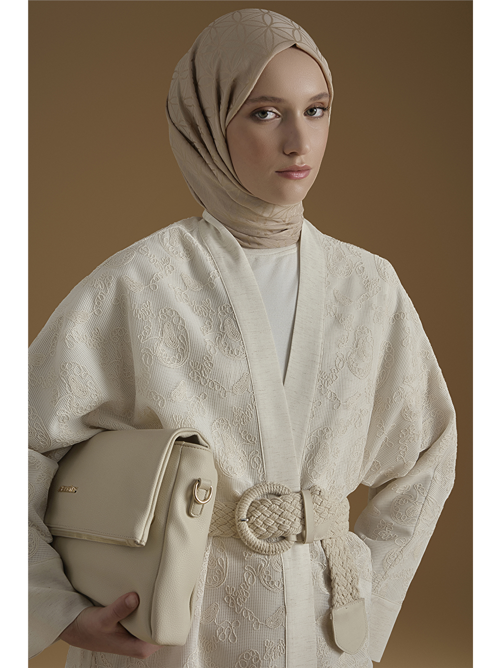Güpür Detaylı Giy Çık Takım Ekru-1
